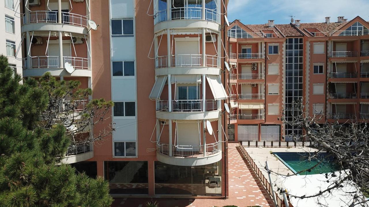 Apartment Golem  Luaran gambar